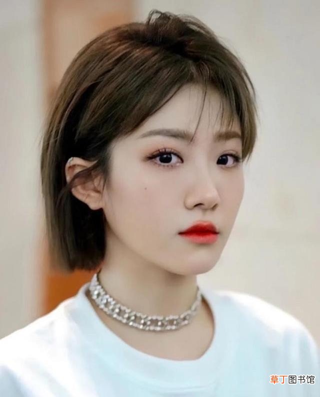 头大的女生适合什么发型 大脸人适合什么发型