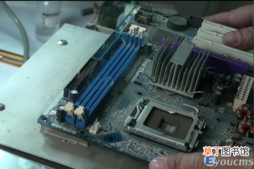 显示器显示无信号是什么原因
