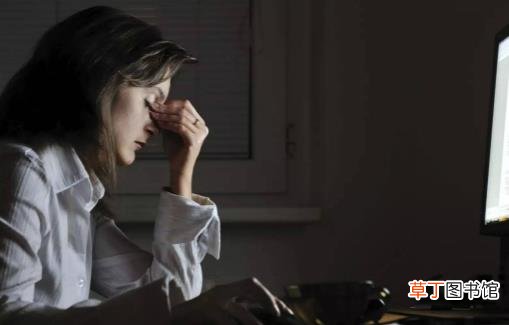 女生长期熬夜危害大 6种变化要警惕