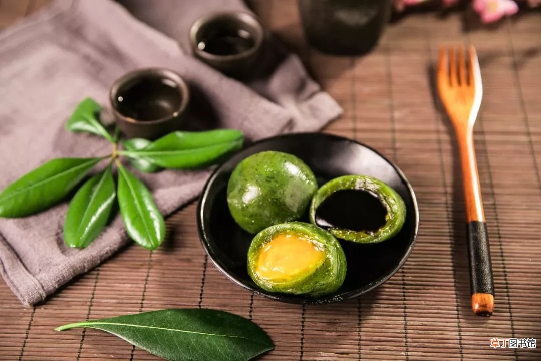 清明时节江南地区的风俗是吃什么？