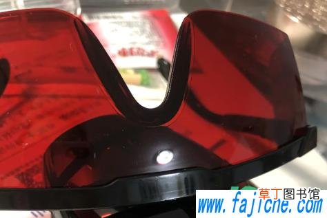 脱毛仪护目镜可以用墨镜代替吗 脱毛仪护目镜是什么材质的