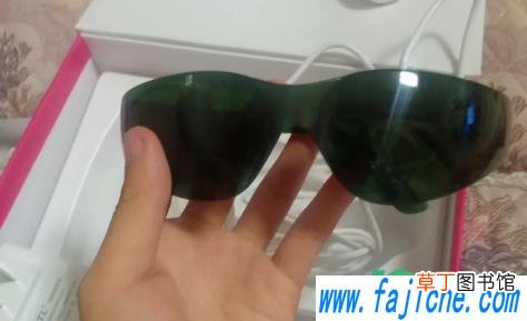 脱毛仪护目镜可以用墨镜代替吗 脱毛仪护目镜是什么材质的