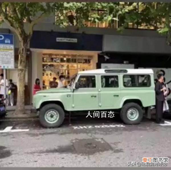 目前该车已不在店外 网红店用路虎当招牌
