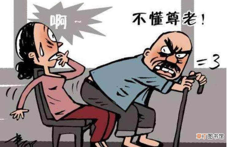 小伙被打连连败退 上海一白发老汉地铁殴打年轻小伙