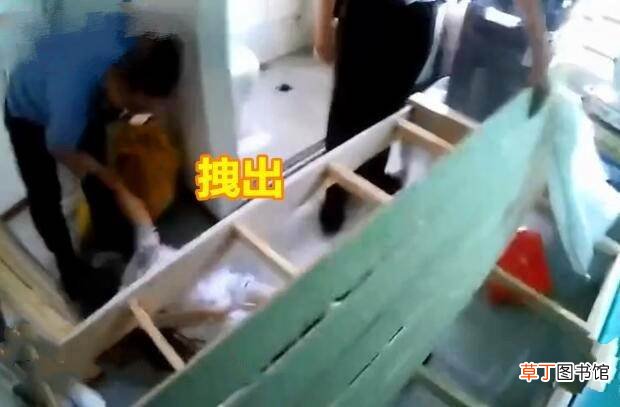 房东发现错当成“女尸”报警 男子买实体娃娃做女友藏床下