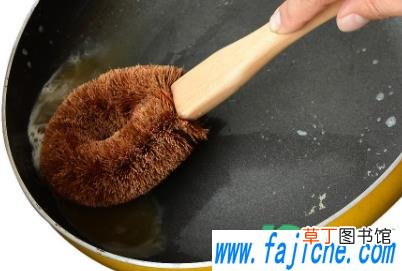为什么锅怎么洗都很油 锅里的油洗不干净怎么办