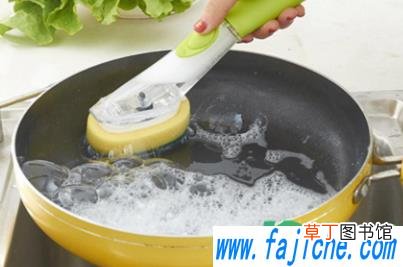 为什么锅怎么洗都很油 锅里的油洗不干净怎么办