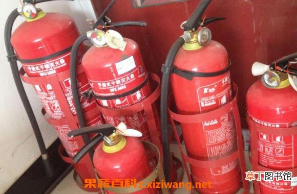 干粉灭火器如何用 干粉灭火器的正确使用方法