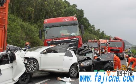 大货车盲区事故怎么判 大车盲区撞了小车谁的责任大
