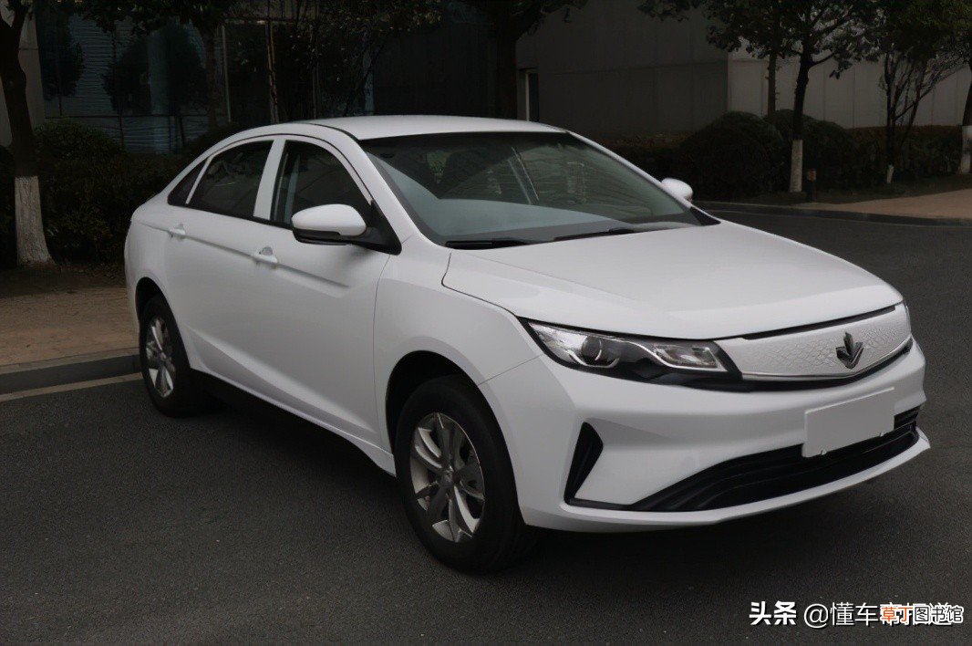 帝豪EV Pro换标！枫叶汽车60s实车曝光，可换电/定位网约车