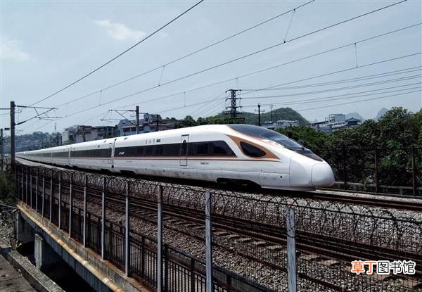 高铁站台不能撑伞上热搜：中国铁路官方科普 全国多地迎来强降雨