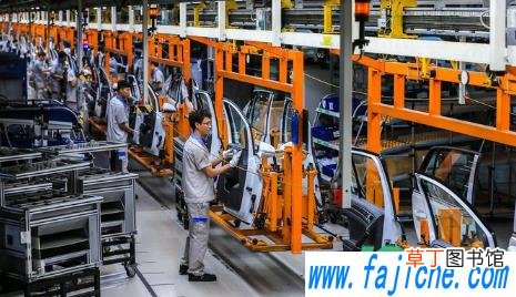 工厂强留工人不给辞职怎么办 工厂强留工人不给辞职打什么电话