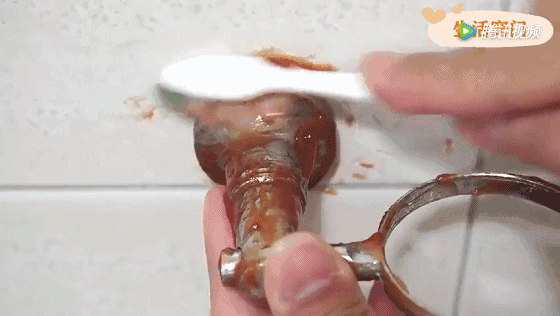 厨房卫生间器具老是生锈怎么办?除锈保洁有妙招!