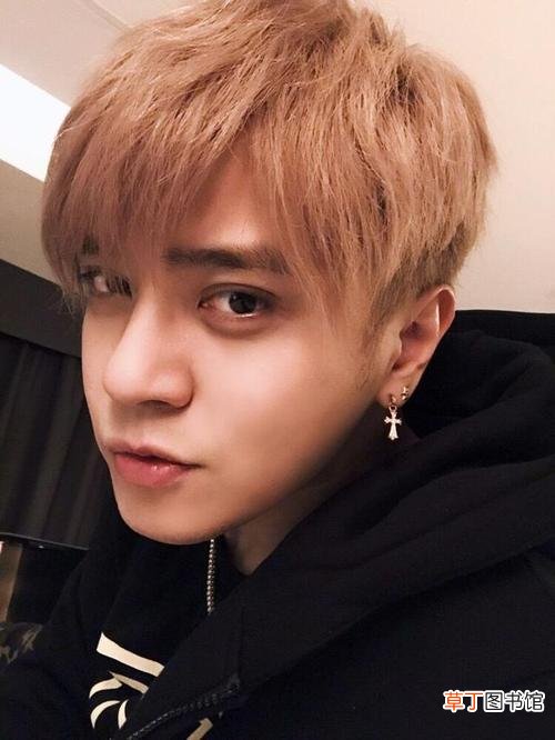 周扬青家里很有钱吗,周扬青爸爸是谁