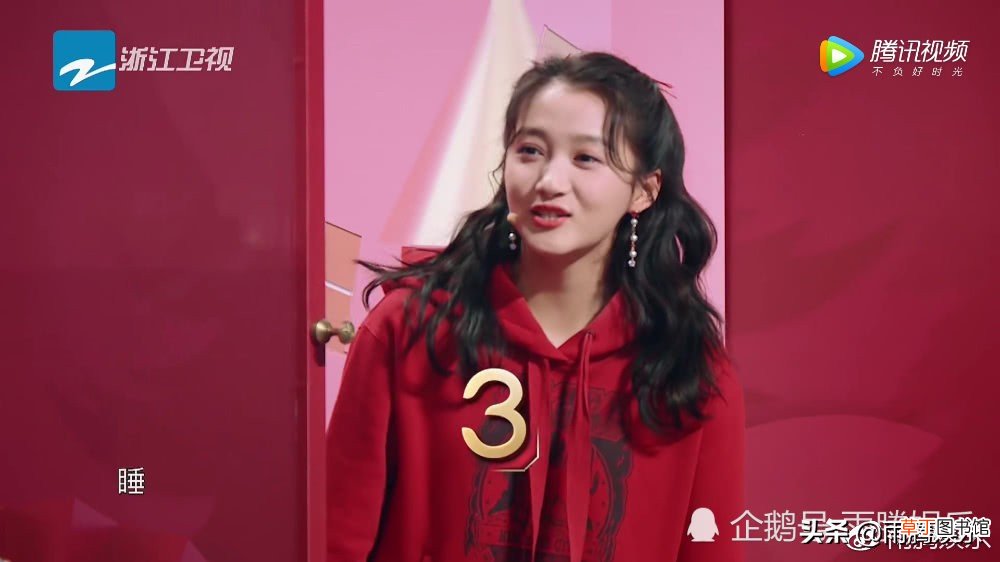 华晨宇和关晓彤亲吻照,王牌对王牌华晨宇飞吻关晓彤