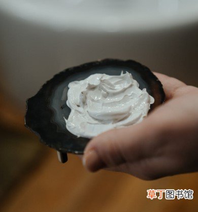 使用黑色泡泡面膜的正确方法