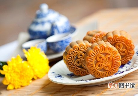 中秋将至盼团圆 老人如何健康地吃月饼
