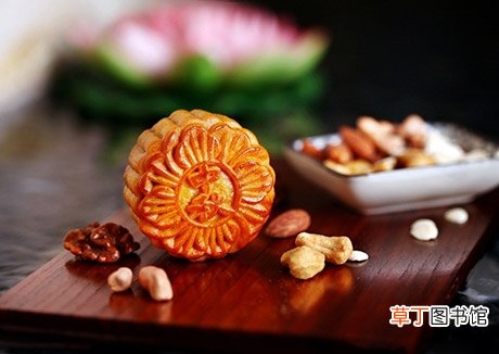 中秋将至盼团圆 老人如何健康地吃月饼