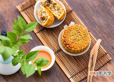 中秋将至盼团圆 老人如何健康地吃月饼