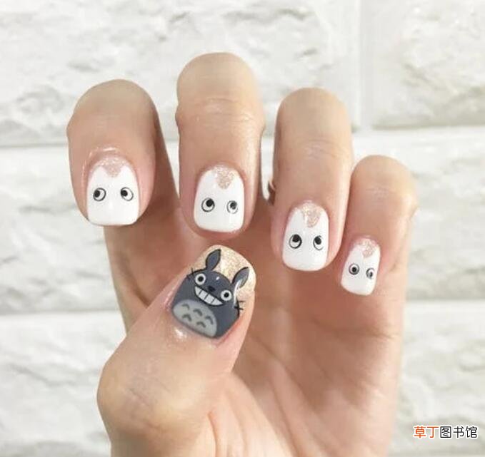 美甲怎么用牙膏卸掉