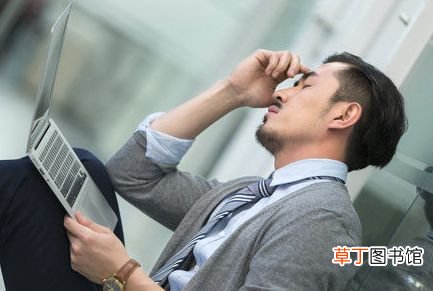 五方法缓解头昏脑胀 摇头晃脑伸伸懒腰