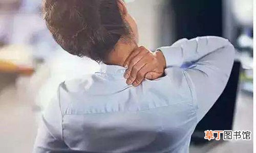 电脑族保护颈椎16招 改坐姿简单地按摩颈部