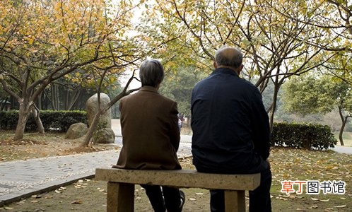 老人摔倒怎么办！掌握这些技巧可以防摔
