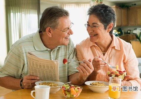 老人吃午餐有啥讲究？ 这样吃疾病绕道走