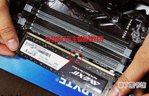 电脑开机显示屏显示无信号黑屏怎么办,一招解决该原因