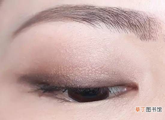 如何正确贴双眼皮贴？ 如何贴双眼皮