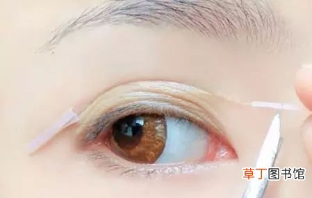 如何正确贴双眼皮贴？ 如何贴双眼皮