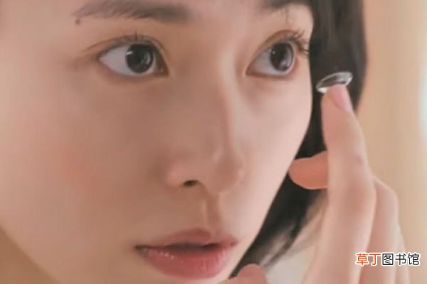 隐形眼镜在眼睛里找不到了怎么办