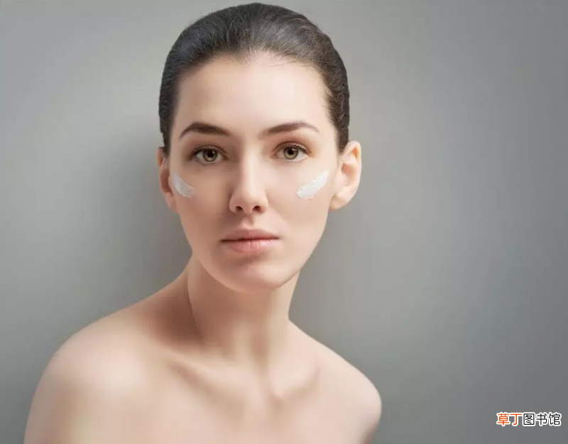 保湿霜精华乳爽肤水正确使用顺序