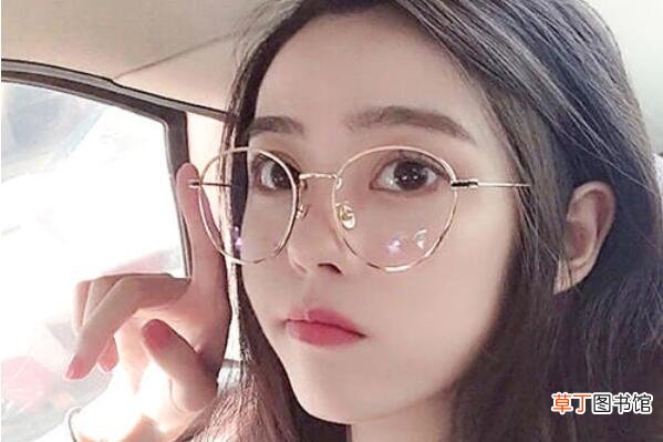 金丝眼镜适合什么人带