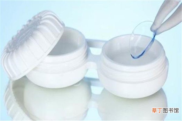 隐形眼镜护理液可以用水代替吗