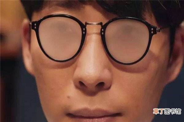 眼镜起雾小技巧