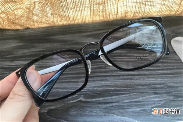 400戴镜框还是隐形眼镜