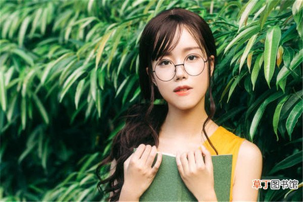 眼镜中间的鼻梁处叫什么