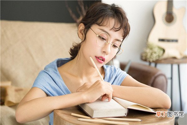 眼镜镜片模糊如何修复