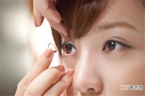 先卸妆还是先取隐形眼镜