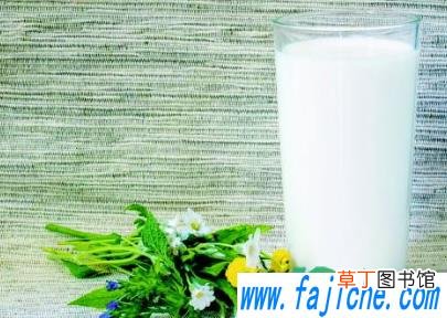 牛奶应该装在什么杯子里 可以用保温杯给宝宝喝牛奶吗