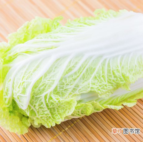 如何挑苦瓜：表皮颗粒大 颜色翠绿为佳