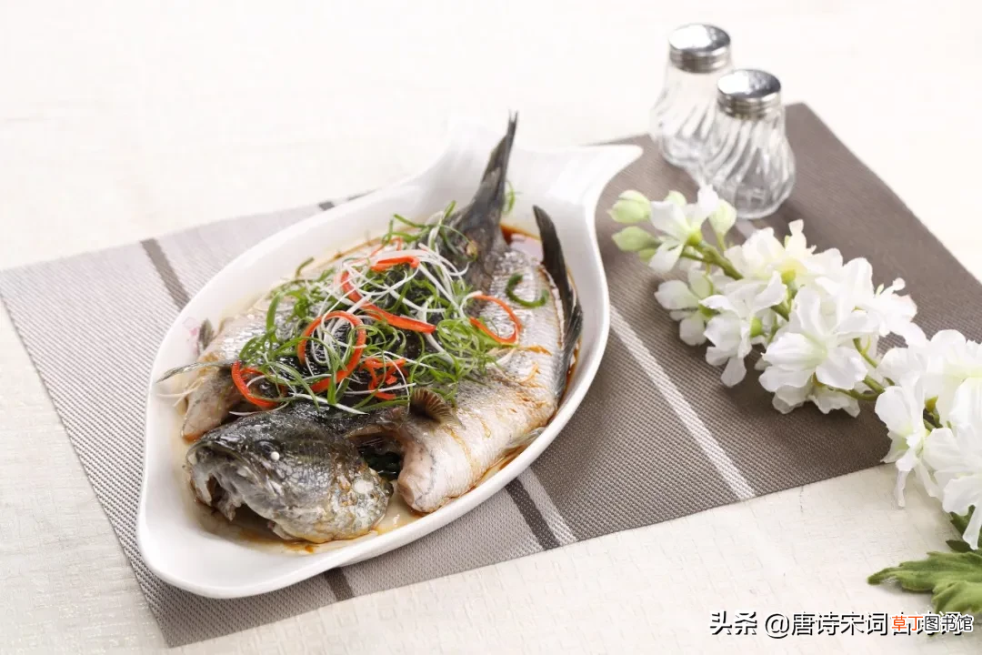 秋风起，木叶飞，鲈莼有味，游子思归 秋风起兮木叶飞