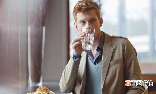 男人离不开水 健康男人一天的“水计划”