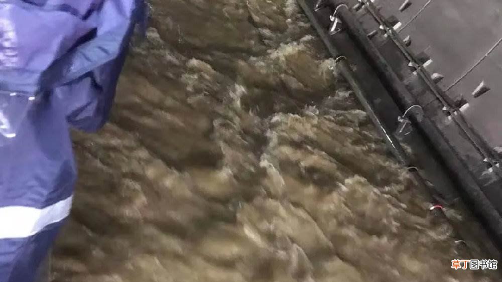 为何乘客被困地铁两站之间??郑州地铁5号线生死营救