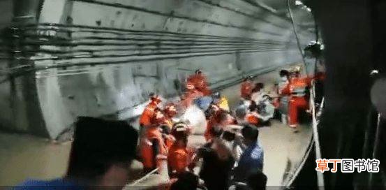 为何乘客被困地铁两站之间??郑州地铁5号线生死营救