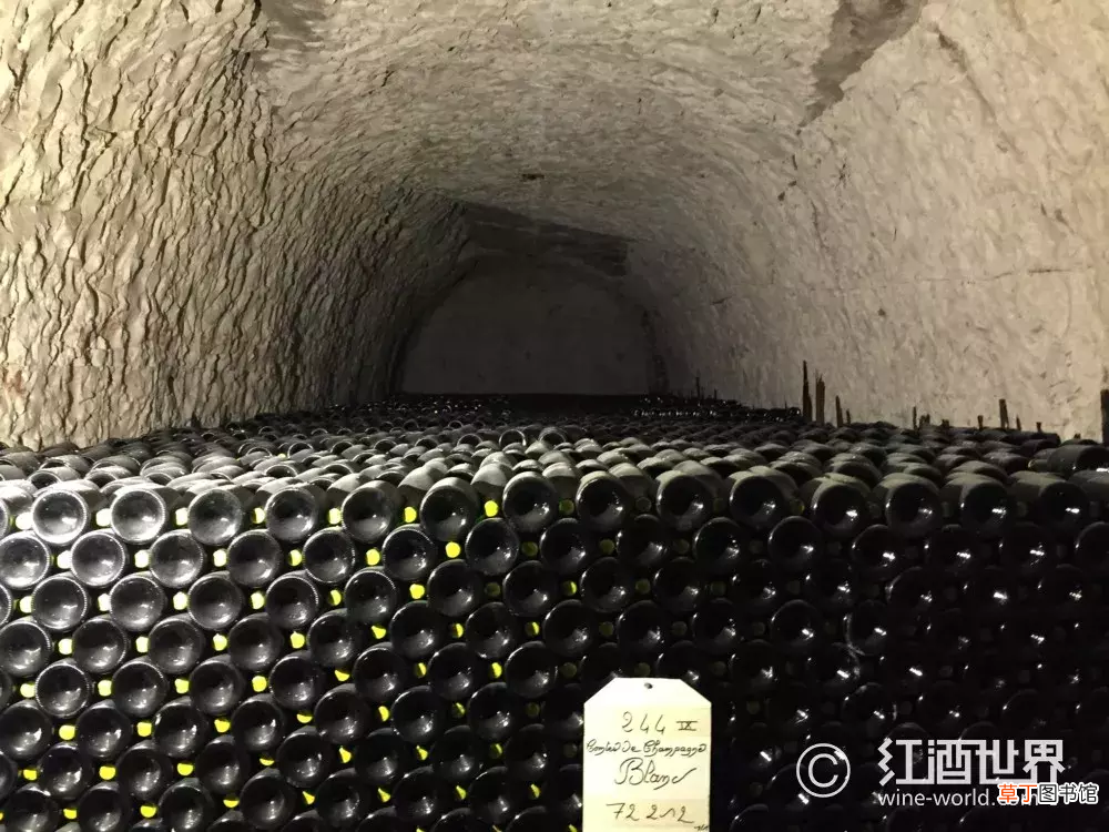 葡萄酒的年份代表着什么？ 葡萄酒瓶身上标注的年份是指