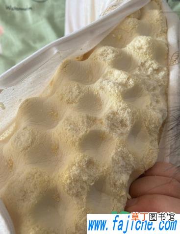 乳胶枕掉渣怎么处理 乳胶枕用了4年后掉渣还能用吗