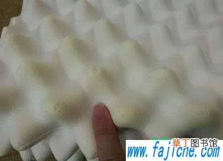 乳胶枕发粘怎么回事 乳胶枕发粘还能用吗