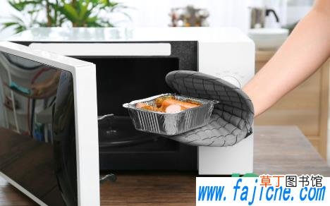微波炉解冻是用中火还是中高火 微波炉解冻用什么盘子装食物